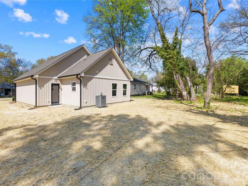 717 Clarinda Street, Rock Hill, SC 29730.  MLS# CAR4361327, YatesRealty ID 19636. 