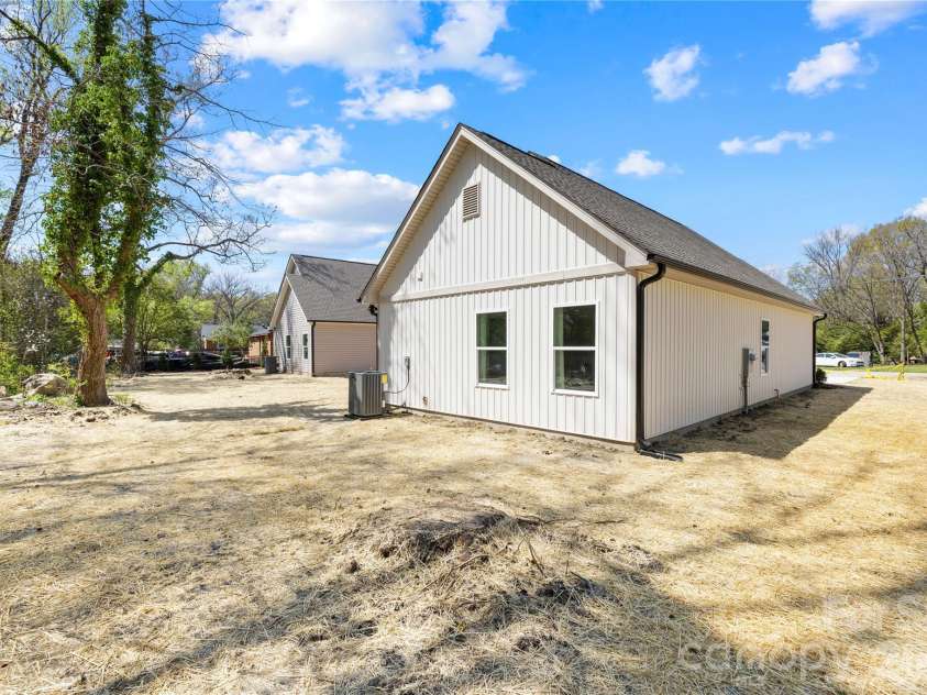 729 Clarinda Street, Rock Hill, SC 29730.  MLS# CAR4361389, YatesRealty ID 19637. 