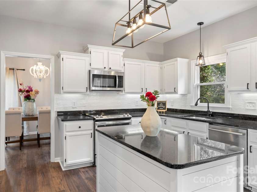 8605 Tamarron Drive, Charlotte, NC 28277.  MLS# CAR4292397, YatesRealty ID 19637. 