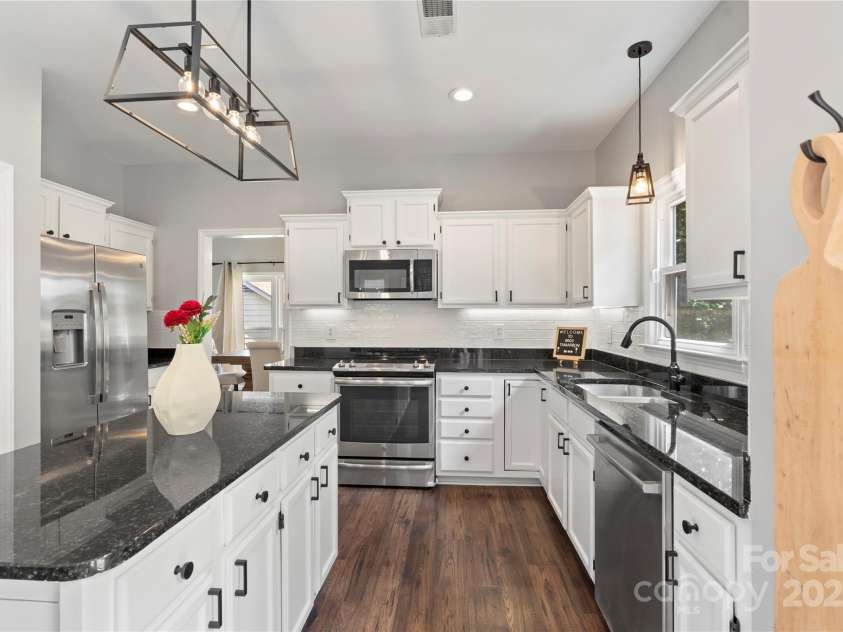 8605 Tamarron Drive, Charlotte, NC 28277.  MLS# CAR4292397, YatesRealty ID 19637. 