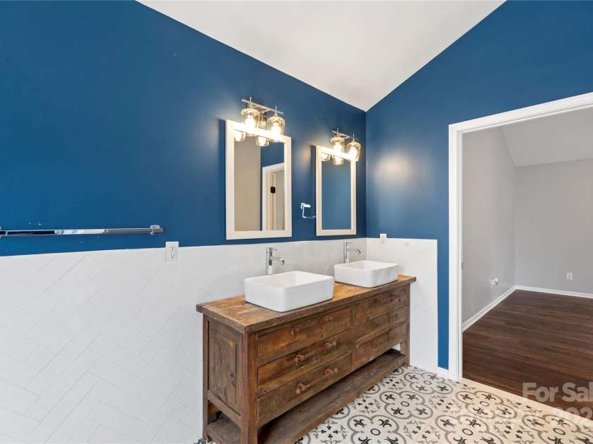 8605 Tamarron Drive, Charlotte, NC 28277.  MLS# CAR4292397, YatesRealty ID 19637. 