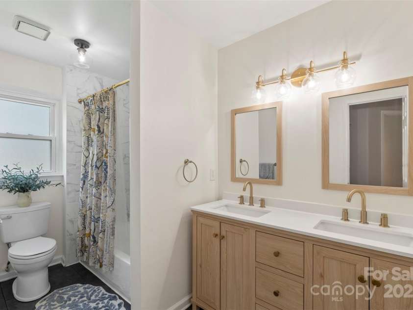 8605 Tamarron Drive, Charlotte, NC 28277.  MLS# CAR4292397, YatesRealty ID 19637. 