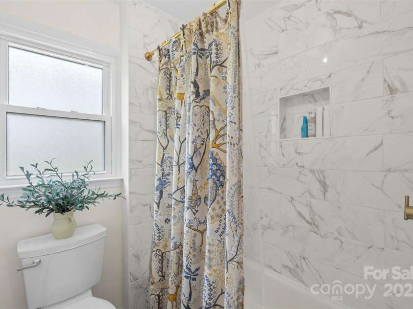 8605 Tamarron Drive, Charlotte, NC 28277.  MLS# CAR4292397, YatesRealty ID 19637. 