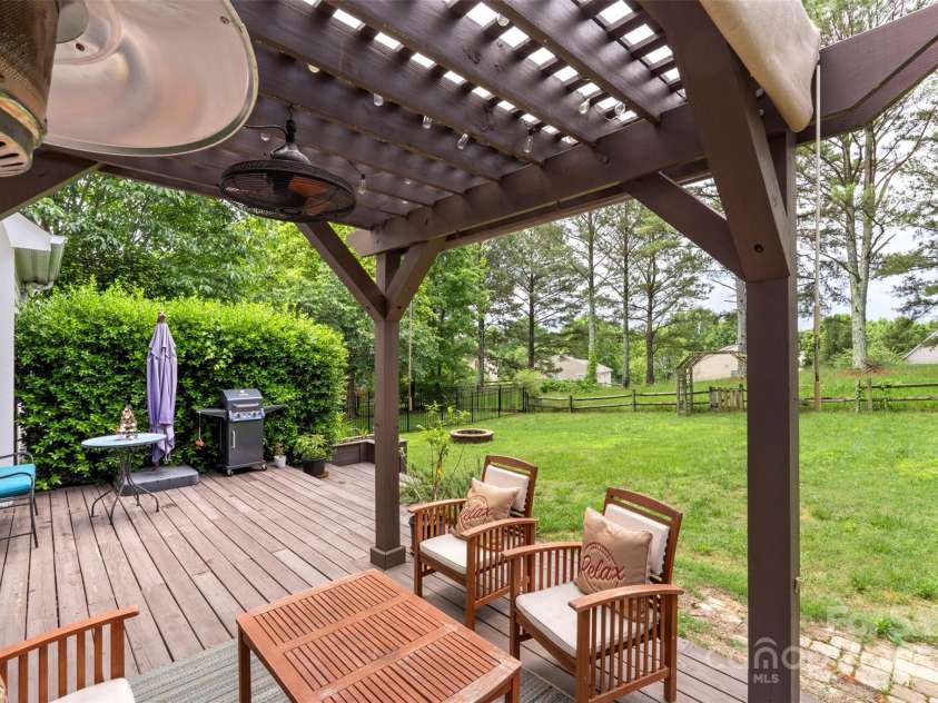 8605 Tamarron Drive, Charlotte, NC 28277.  MLS# CAR4292397, YatesRealty ID 19637. 