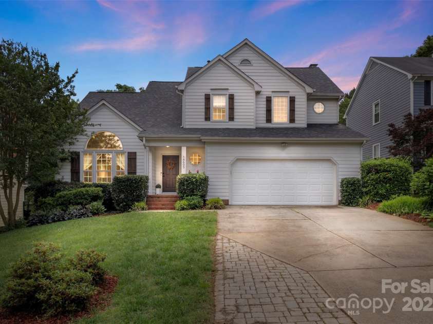 8605 Tamarron Drive, Charlotte, NC 28277.  MLS# CAR4292397, YatesRealty ID 19637. 