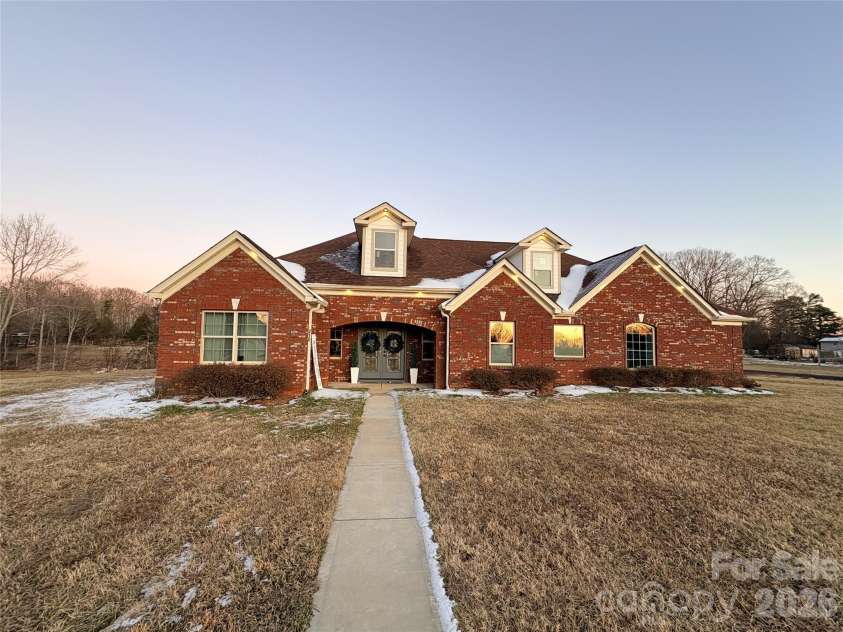 210 florham Drive, Dallas, NC 28034.  MLS# CAR4341829, YatesRealty ID 1964. 