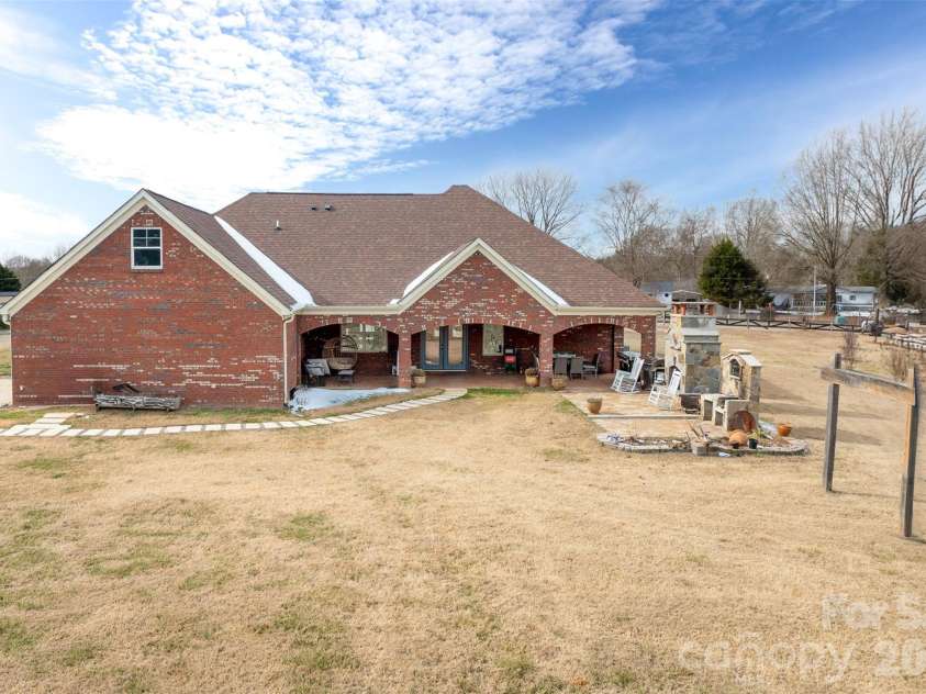 210 florham Drive, Dallas, NC 28034.  MLS# CAR4341829, YatesRealty ID 1964. 