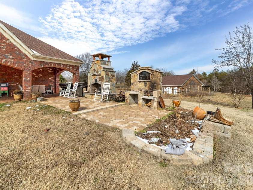 210 florham Drive, Dallas, NC 28034.  MLS# CAR4341829, YatesRealty ID 1964. 