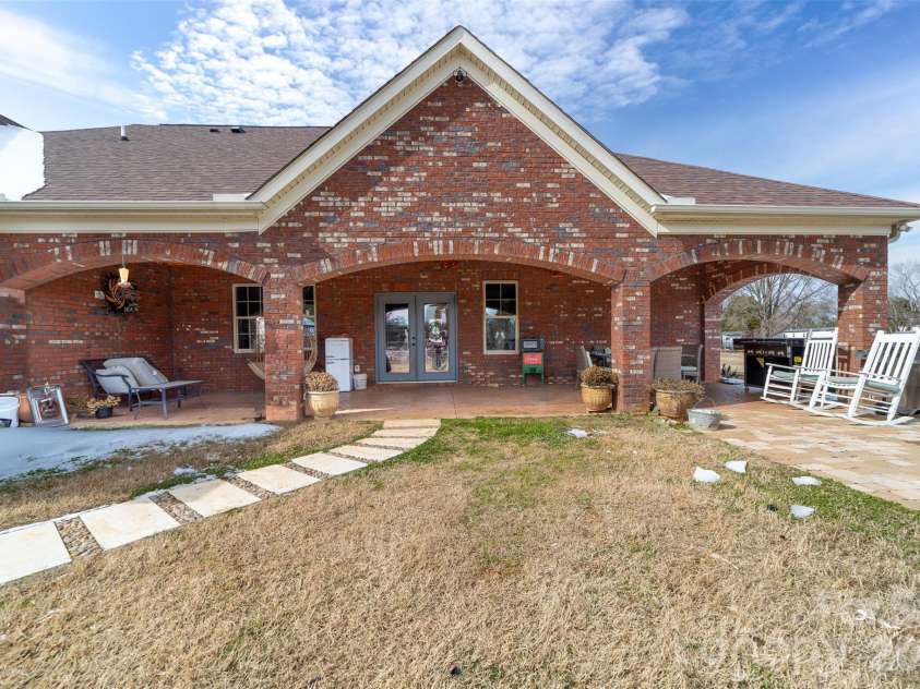 210 florham Drive, Dallas, NC 28034.  MLS# CAR4341829, YatesRealty ID 1964. 