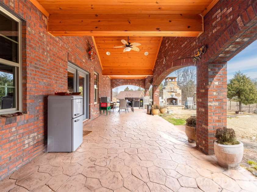 210 florham Drive, Dallas, NC 28034.  MLS# CAR4341829, YatesRealty ID 1964. 