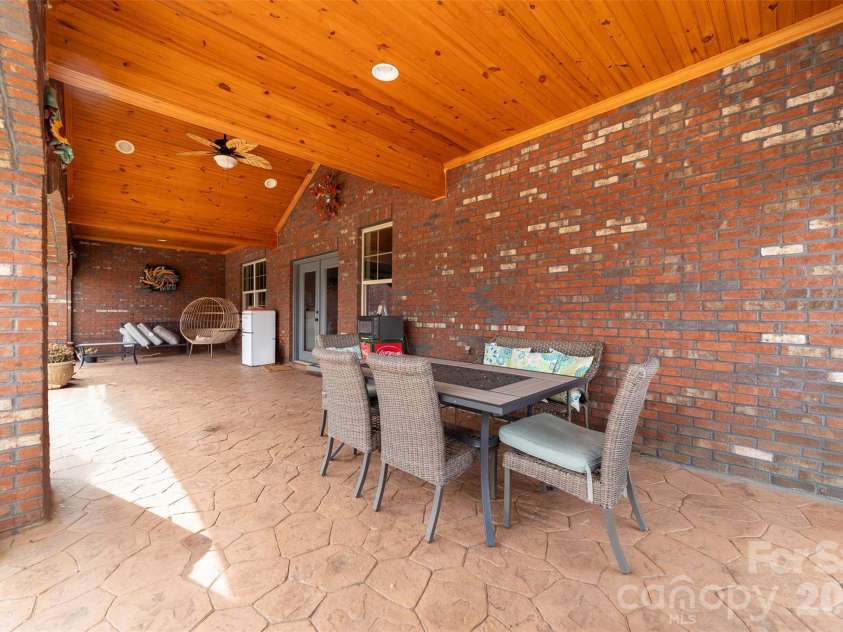 210 florham Drive, Dallas, NC 28034.  MLS# CAR4341829, YatesRealty ID 1964. 