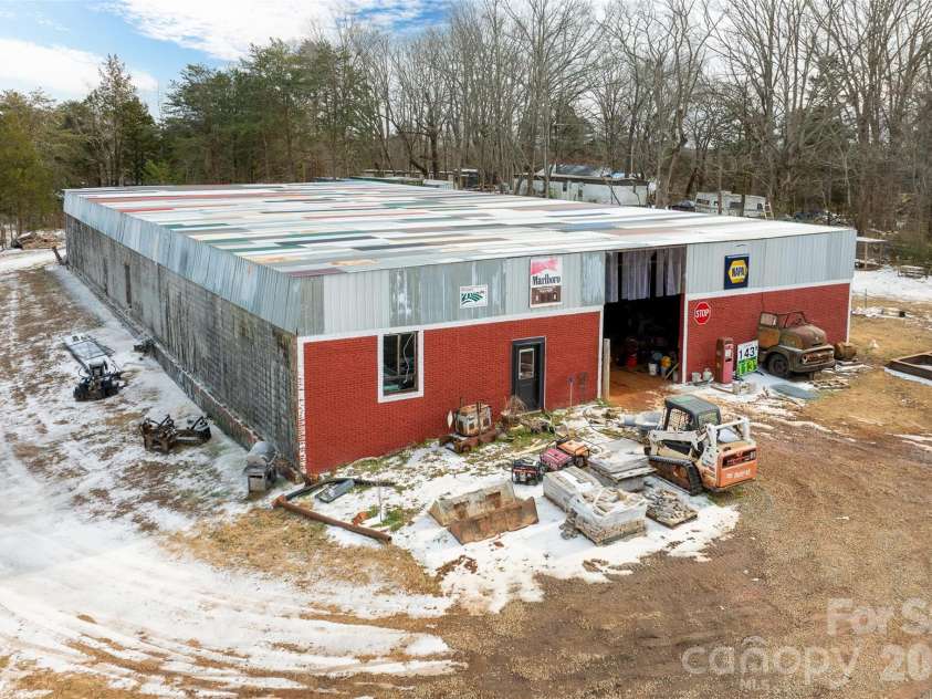210 florham Drive, Dallas, NC 28034.  MLS# CAR4341829, YatesRealty ID 1964. 