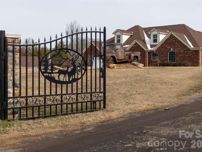 210 florham Drive, Dallas, NC 28034.  MLS# CAR4341829, YatesRealty ID 1964. 