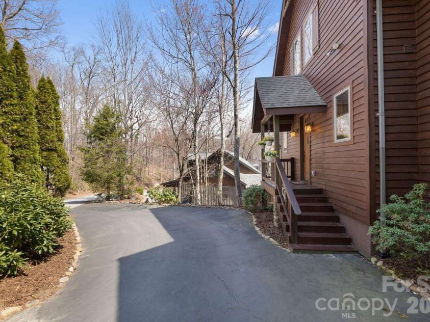 277 Kestrel Court, Sapphire, NC 28774.  MLS# CAR4362703, YatesRealty ID 19641. 