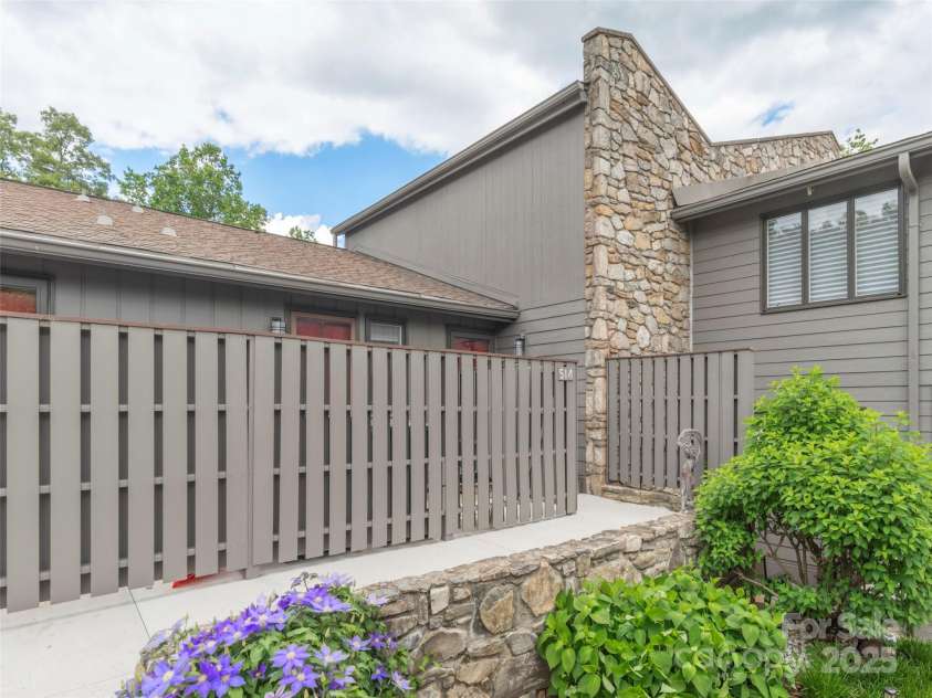 514 Crowfields Lane, Asheville, NC 28803.  MLS# CAR4289943, YatesRealty ID 19641. 