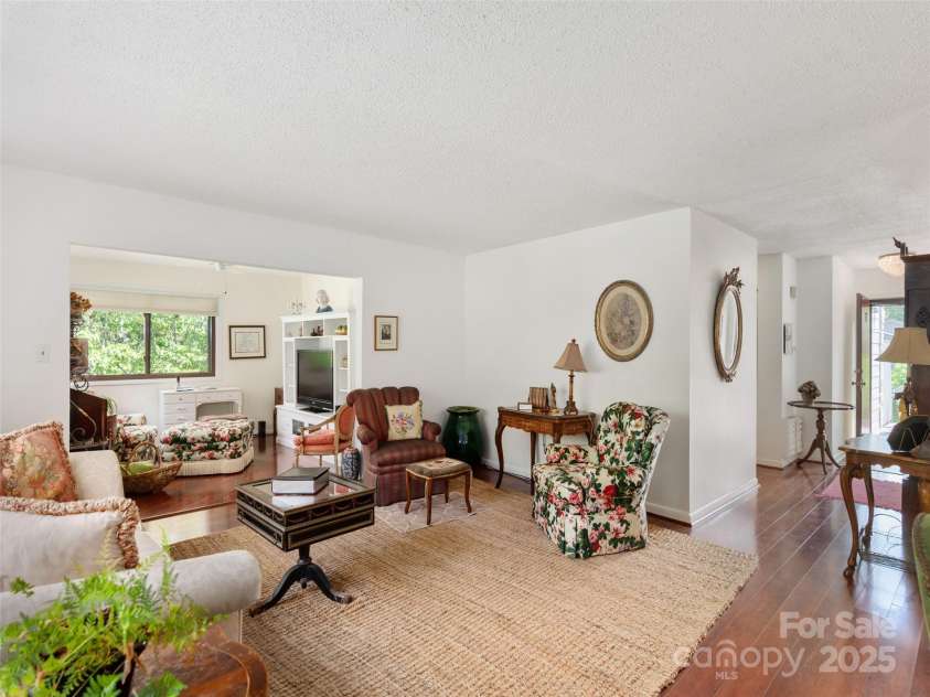 514 Crowfields Lane, Asheville, NC 28803.  MLS# CAR4289943, YatesRealty ID 19641. 