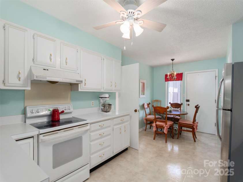 514 Crowfields Lane, Asheville, NC 28803.  MLS# CAR4289943, YatesRealty ID 19641. 