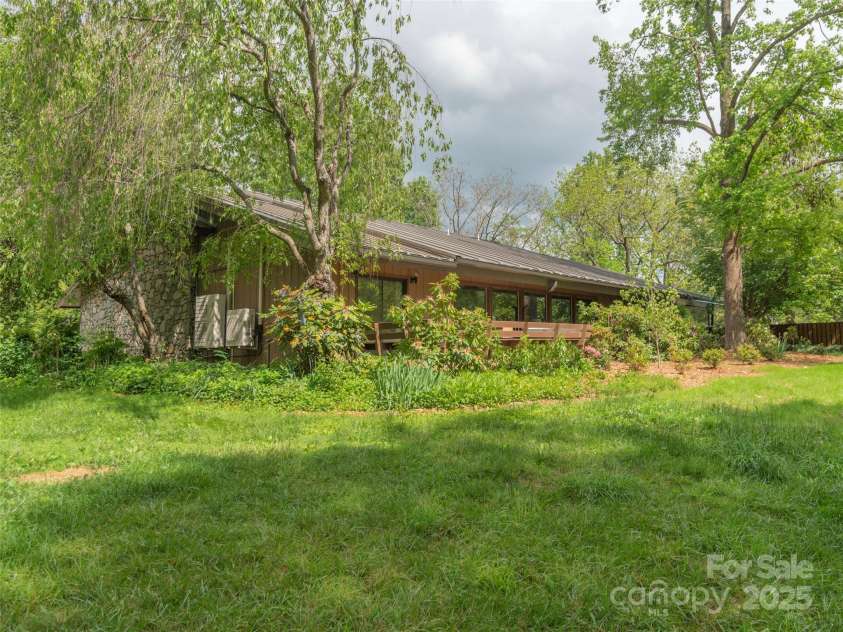 514 Crowfields Lane, Asheville, NC 28803.  MLS# CAR4289943, YatesRealty ID 19641. 