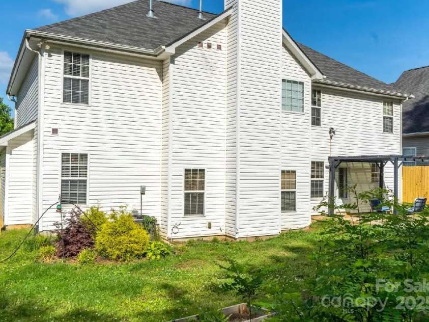 5227 Eagle Creek Drive, Charlotte, NC 28269.  MLS# CAR4260601, YatesRealty ID 19642. 