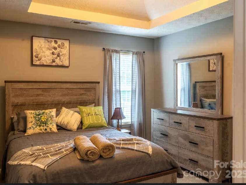 5227 Eagle Creek Drive, Charlotte, NC 28269.  MLS# CAR4260601, YatesRealty ID 19642. 