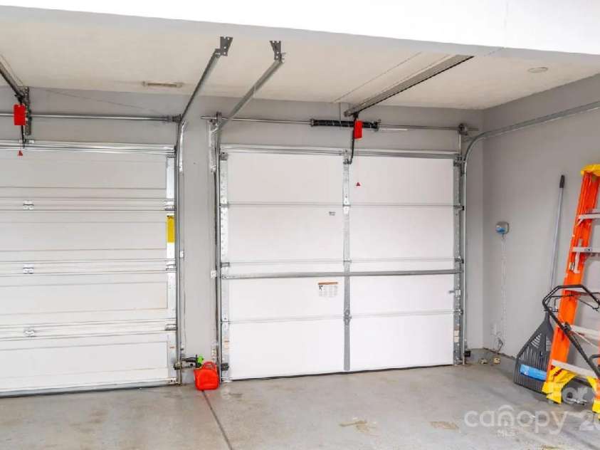 5227 Eagle Creek Drive, Charlotte, NC 28269.  MLS# CAR4260601, YatesRealty ID 19642. 