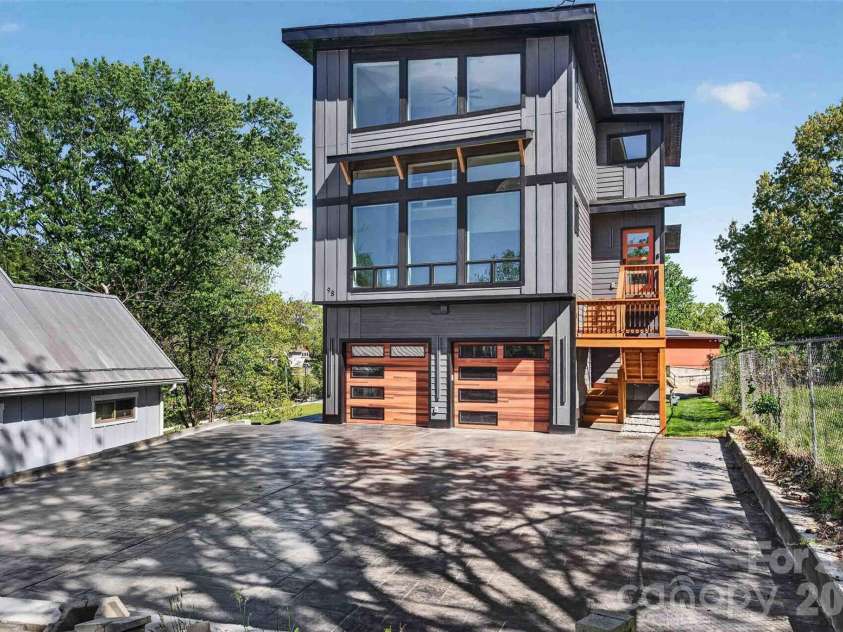 98 Downing Street, Asheville, NC 28806.  MLS# CAR4373230, YatesRealty ID 19642. 