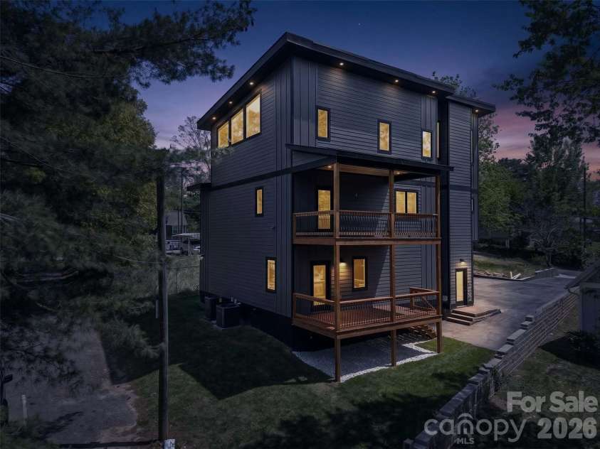 98 Downing Street, Asheville, NC 28806.  MLS# CAR4373230, YatesRealty ID 19642. 