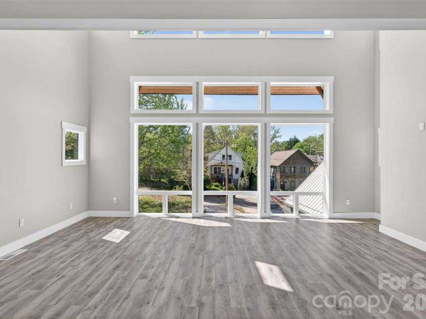 98 Downing Street, Asheville, NC 28806.  MLS# CAR4373230, YatesRealty ID 19642. 