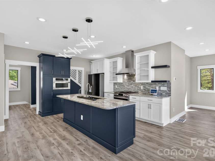 98 Downing Street, Asheville, NC 28806.  MLS# CAR4373230, YatesRealty ID 19642. 