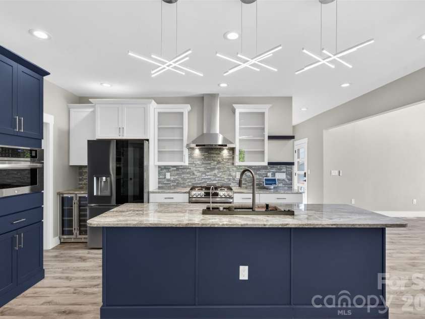 98 Downing Street, Asheville, NC 28806.  MLS# CAR4373230, YatesRealty ID 19642. 