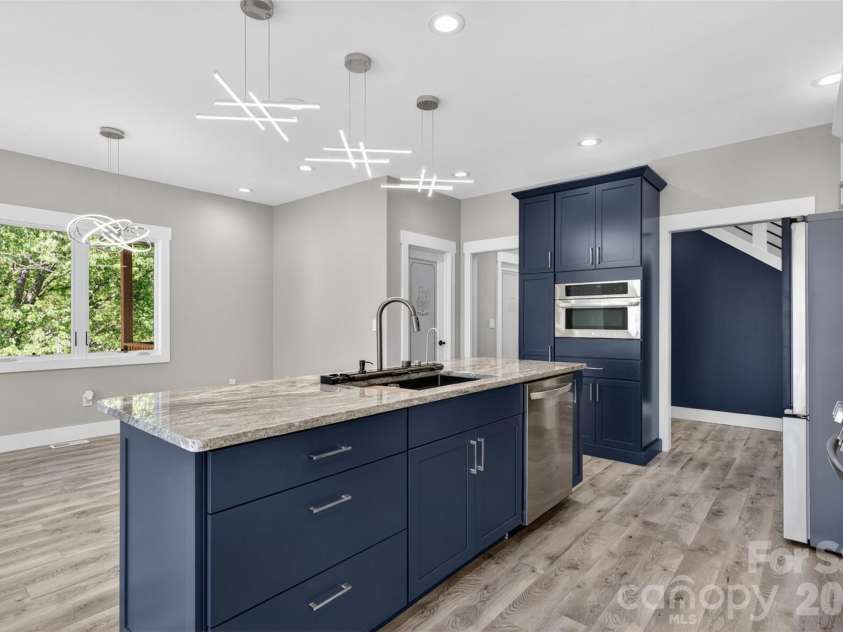 98 Downing Street, Asheville, NC 28806.  MLS# CAR4373230, YatesRealty ID 19642. 