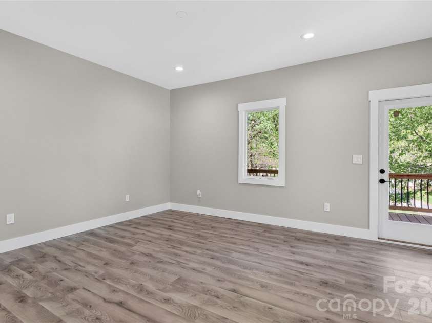 98 Downing Street, Asheville, NC 28806.  MLS# CAR4373230, YatesRealty ID 19642. 