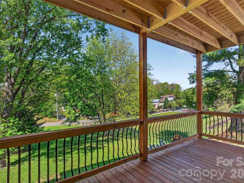 98 Downing Street, Asheville, NC 28806.  MLS# CAR4373230, YatesRealty ID 19642. 