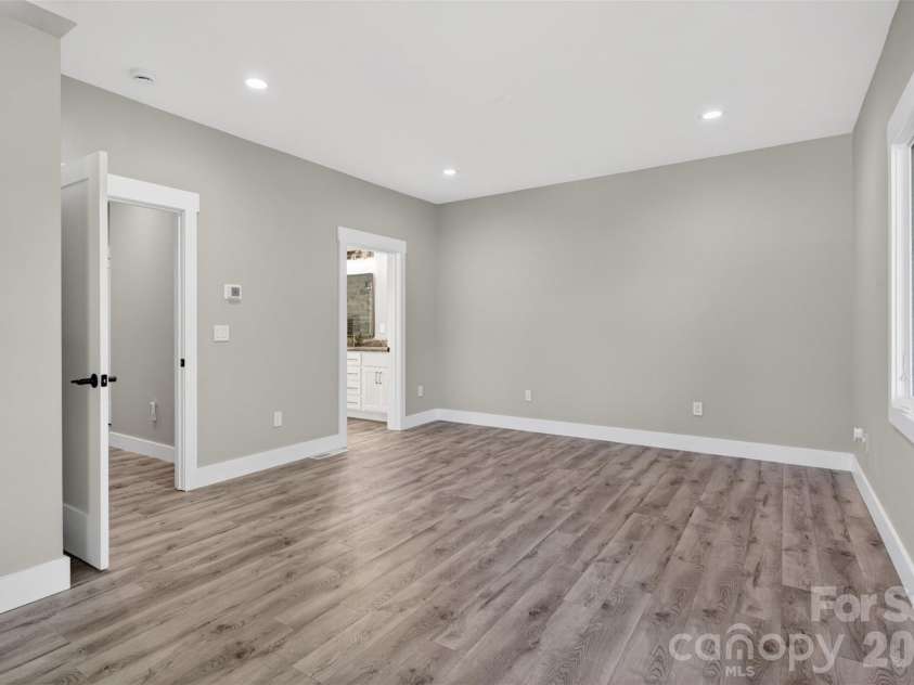 98 Downing Street, Asheville, NC 28806.  MLS# CAR4373230, YatesRealty ID 19642. 