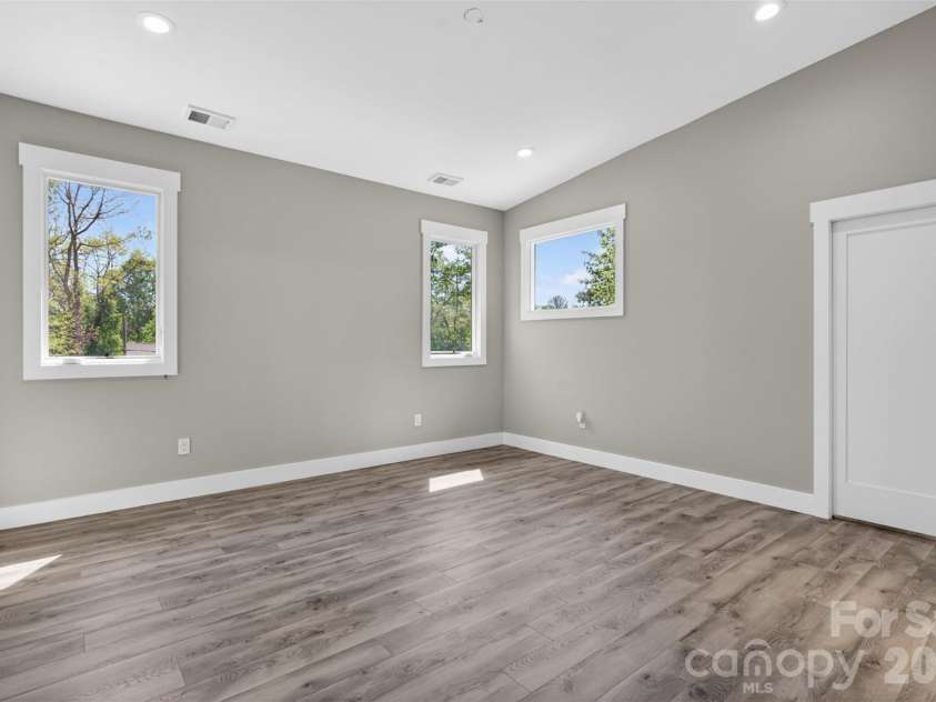 98 Downing Street, Asheville, NC 28806.  MLS# CAR4373230, YatesRealty ID 19642. 