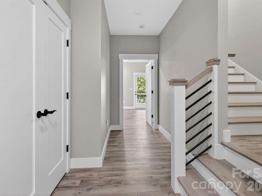 98 Downing Street, Asheville, NC 28806.  MLS# CAR4373230, YatesRealty ID 19642. 