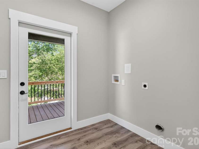 98 Downing Street, Asheville, NC 28806.  MLS# CAR4373230, YatesRealty ID 19642. 