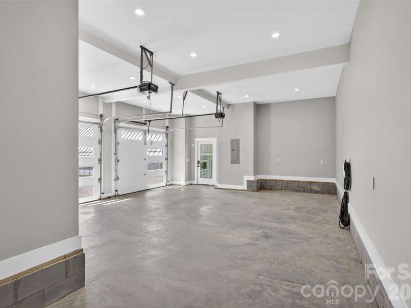 98 Downing Street, Asheville, NC 28806.  MLS# CAR4373230, YatesRealty ID 19642. 