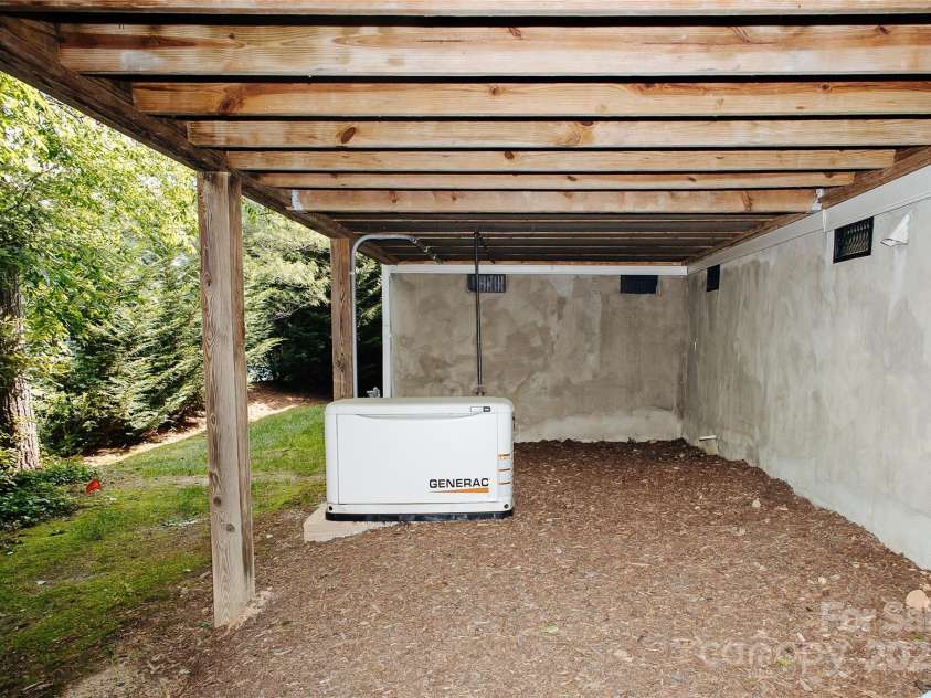 47 Victoria Park Drive, Hendersonville, NC 28792.  MLS# CAR4266314, YatesRealty ID 19643. 