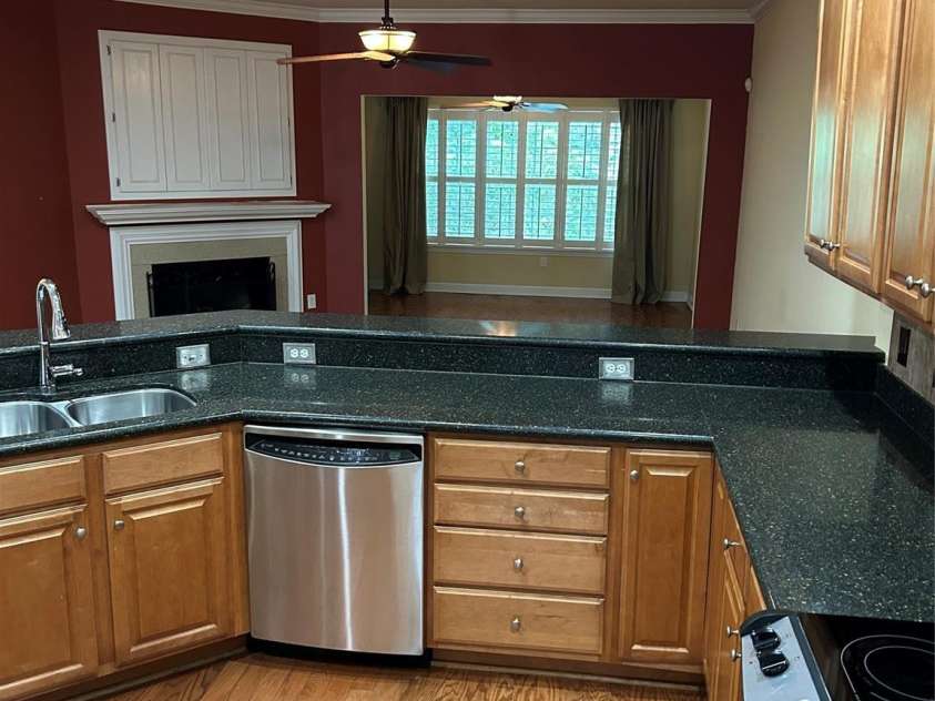 47 Victoria Park Drive, Hendersonville, NC 28792.  MLS# CAR4266314, YatesRealty ID 19643. 