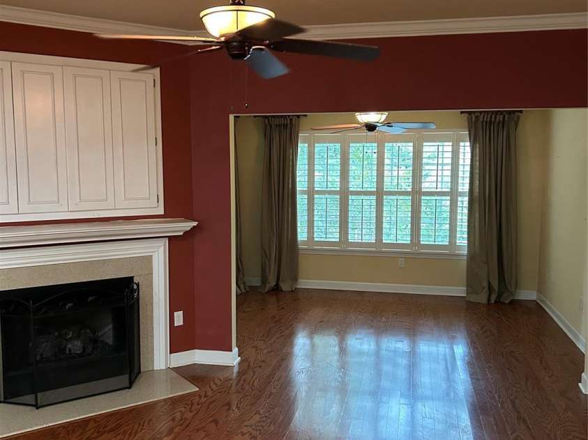 47 Victoria Park Drive, Hendersonville, NC 28792.  MLS# CAR4266314, YatesRealty ID 19643. 