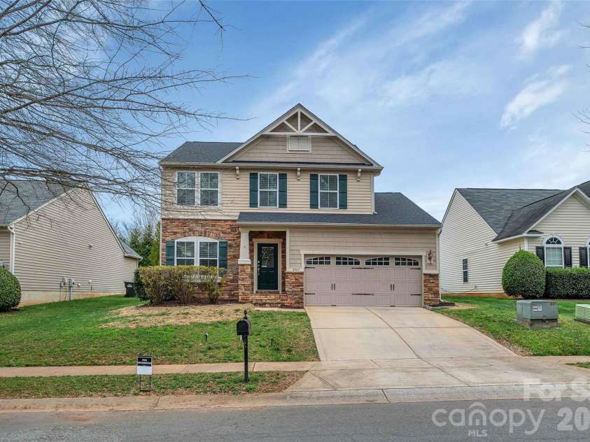 2567 Bethesda Oaks Drive, Gastonia, NC 28056.  MLS# CAR4352119, YatesRealty ID 19644. 