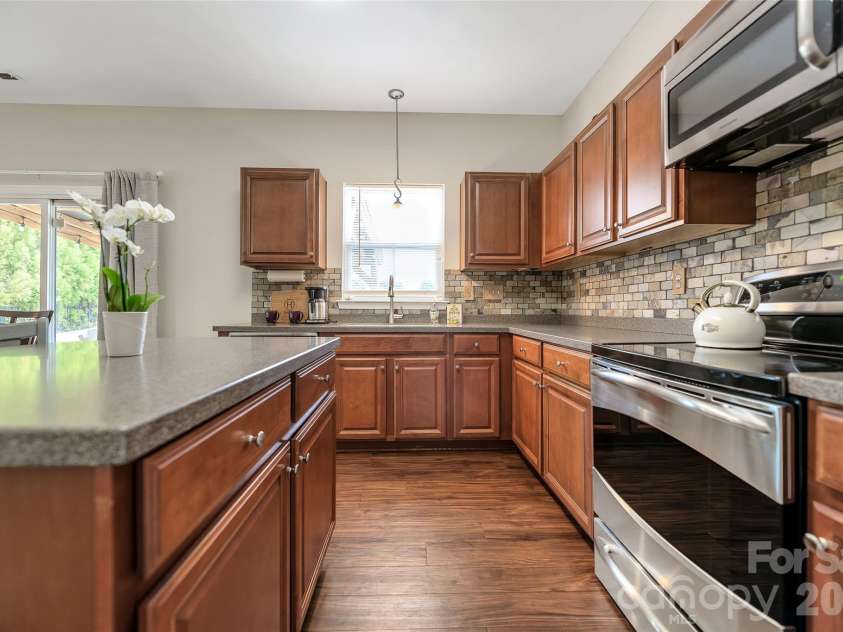 2567 Bethesda Oaks Drive, Gastonia, NC 28056.  MLS# CAR4352119, YatesRealty ID 19644. 