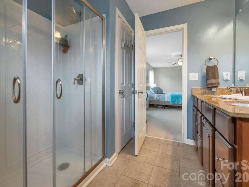 2567 Bethesda Oaks Drive, Gastonia, NC 28056.  MLS# CAR4352119, YatesRealty ID 19644. 