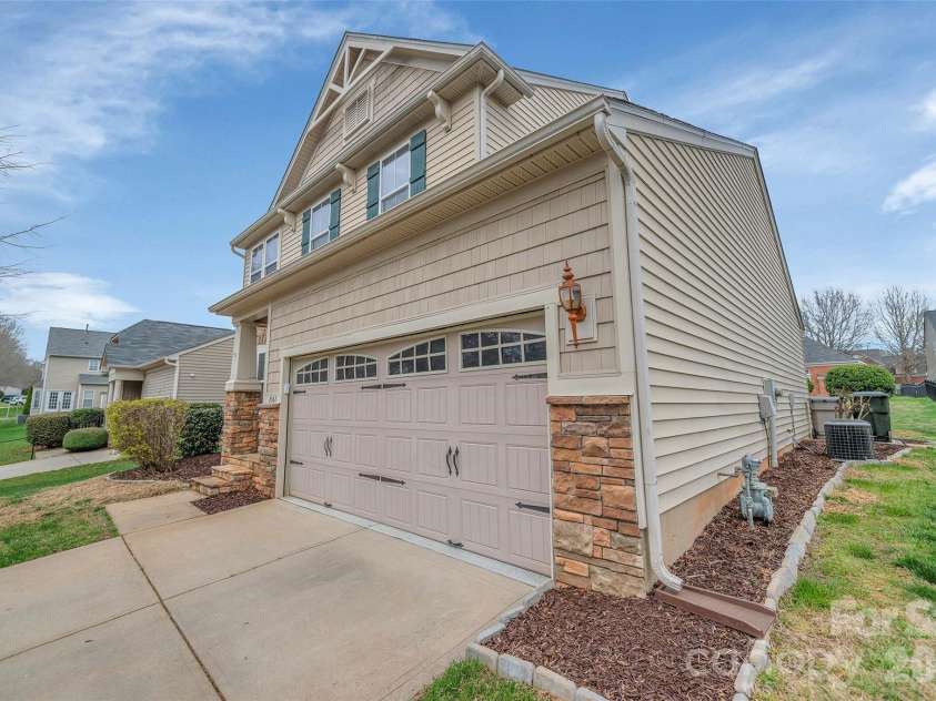 2567 Bethesda Oaks Drive, Gastonia, NC 28056.  MLS# CAR4352119, YatesRealty ID 19644. 