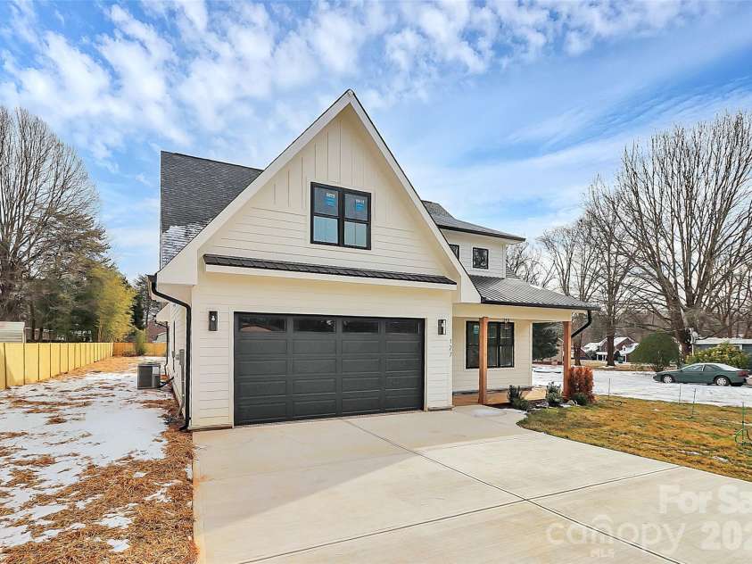 127 Hazelton Loop, Mooresville, NC 28117.  MLS# CAR4375038, YatesRealty ID 19645. 
