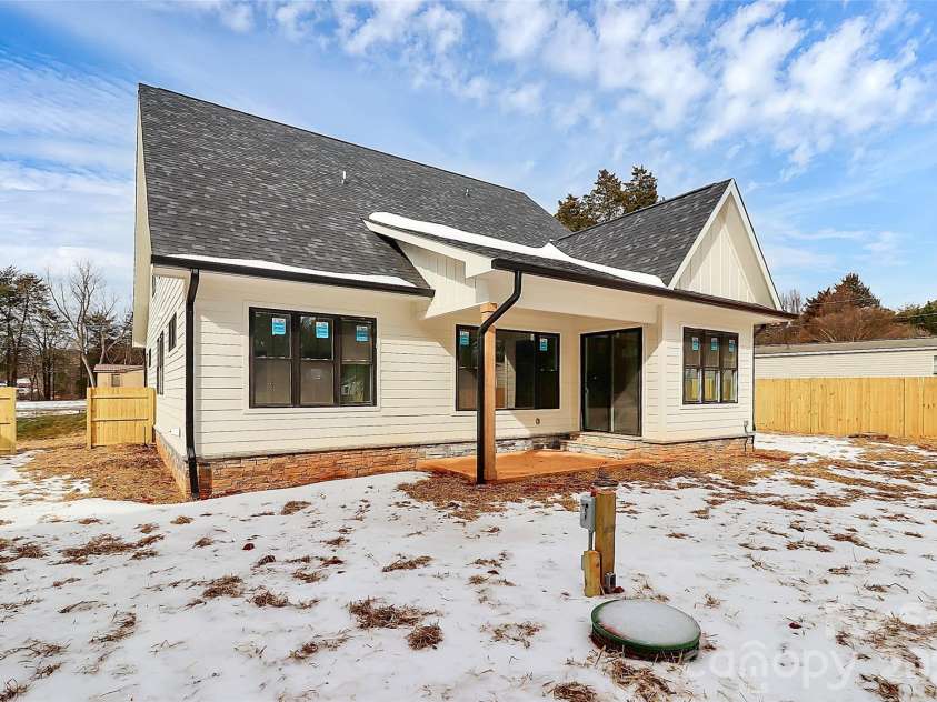 127 Hazelton Loop, Mooresville, NC 28117.  MLS# CAR4375038, YatesRealty ID 19645. 