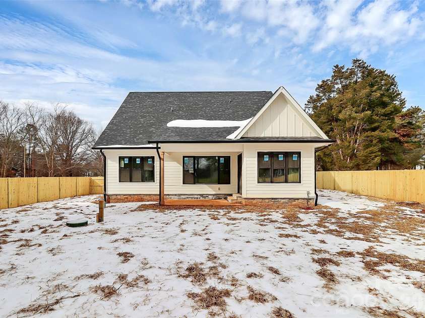 127 Hazelton Loop, Mooresville, NC 28117.  MLS# CAR4375038, YatesRealty ID 19645. 