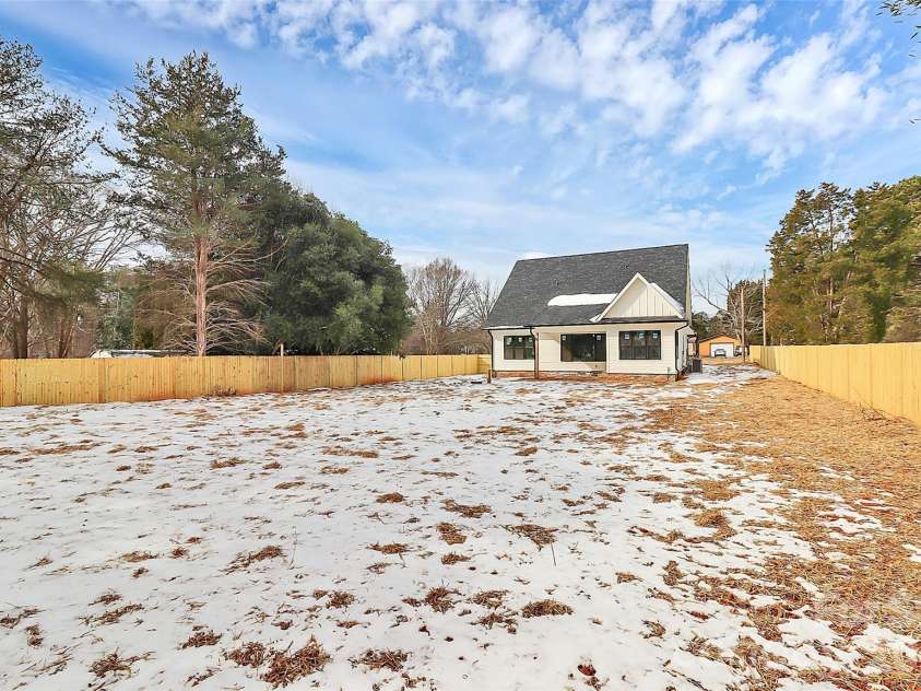 127 Hazelton Loop, Mooresville, NC 28117.  MLS# CAR4375038, YatesRealty ID 19645. 