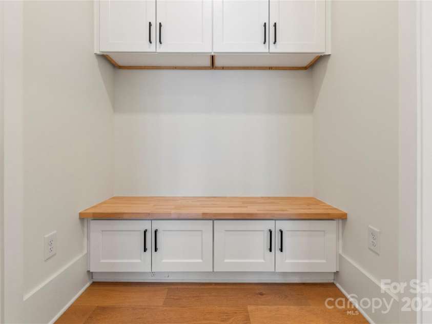 13217 Terrace Court Drive, Charlotte, NC 28278.  MLS# CAR4154069, YatesRealty ID 19646. Drop zone from garage